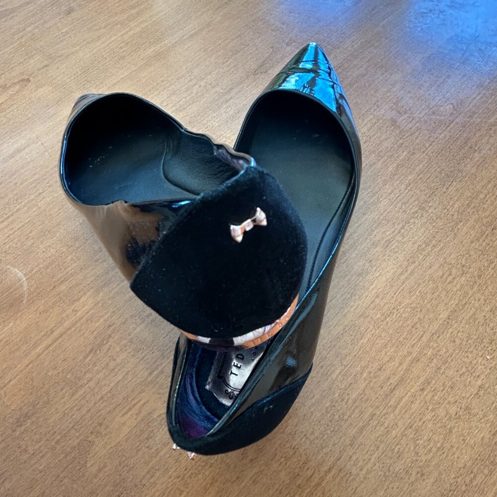 Ted Baker Size 40.5 flats